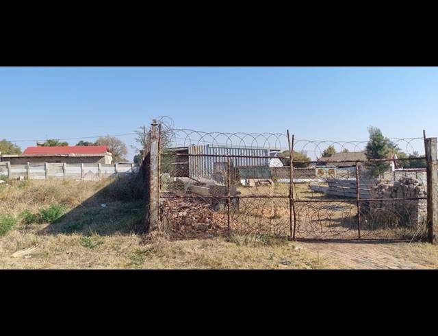 2,695M² VACANT LAND FOR SALE IN BOLTONIA
